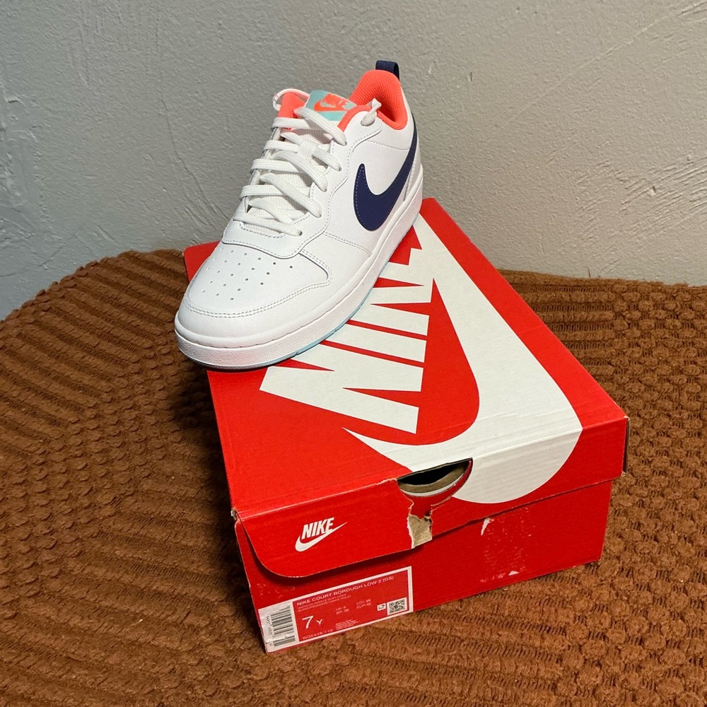 Nike White and Navy Sneakers with Coral Accents 7Y/8.5W